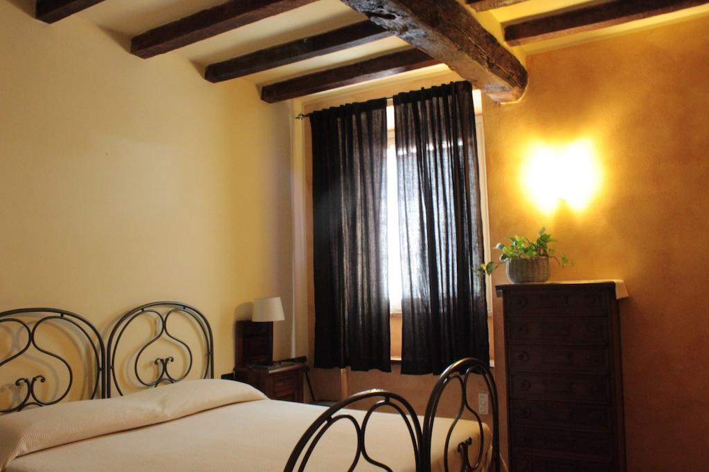 Agriturismo Arte Contadina Fiorenzuola dʼArda Habitación foto